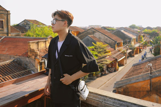 Bạn Nhất Linh 